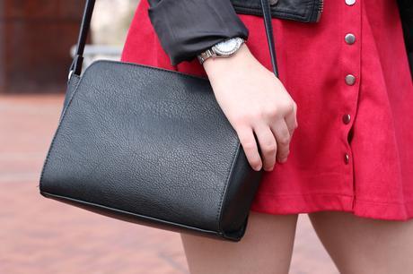 Outfit con biker de cuero negra