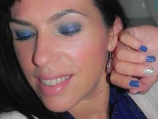 Azul Eternity (look, manicura y outfit)
