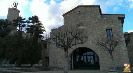 santuario de queralt berga con niños