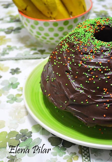 Bundt cake de plátano y chocolate con ganache de naranja especiada