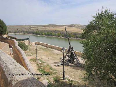 El pueblo amurallado de Maderuelo, en la provincia de Segovia