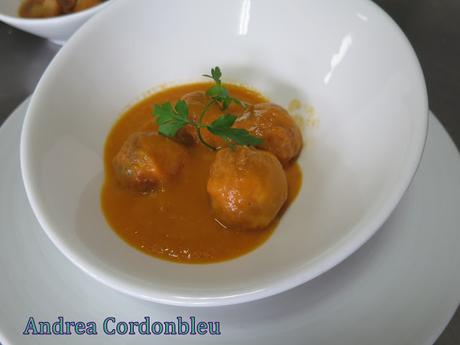 ALBÓNDIGAS DE POLLO EN SALSA