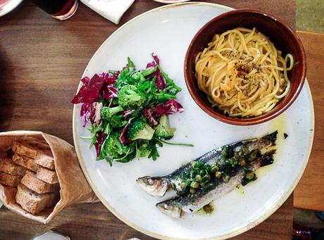 Combi sardinas, pasta y ensalada la esquina baco y boca