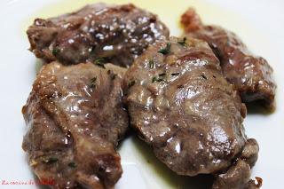 Carrilleras confitada a las finas hierbas