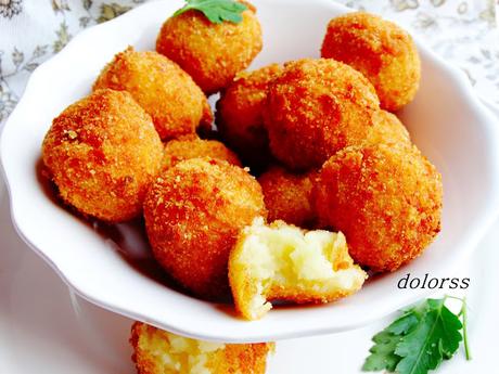 Bolitas de patata y queso parmesano