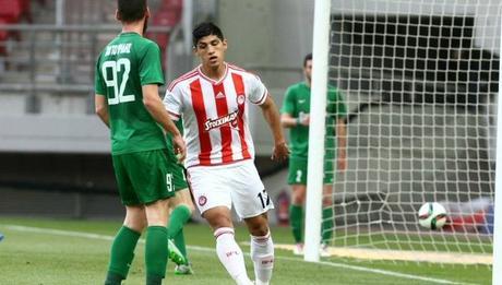 Gol de Alan Pulido en triunfo de Olympiacos