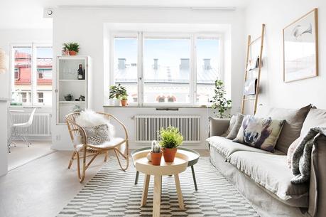 zona común diáfana Una joya de 38 m² textiles grises muebles blancos interiores espacios pequeños estilo nórdico decoración nórdica moderna decoración mini pisos blog decoracion interiores 