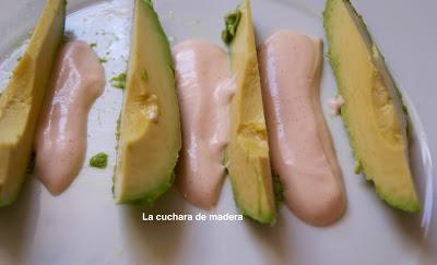 AGUACATES CON LANGOSTINOS