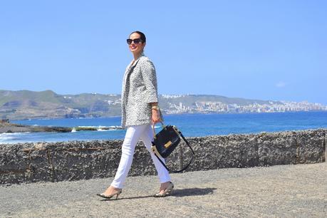 marc-jacobs-white-jeans-blazer-outfit-street-style