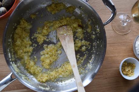 Merluza en salsa verde con almejas y algo sobre una tal Plácida