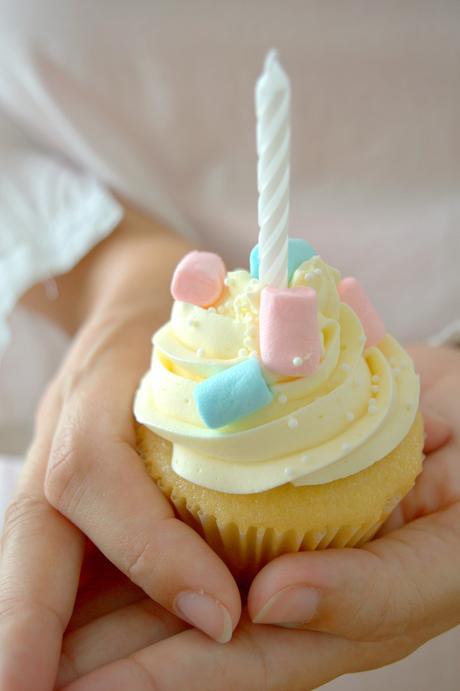 Cupcakes sorpresa de almendra con crema de yuzu - Una galleta, un cuento - Marzo - La Bella durmiente