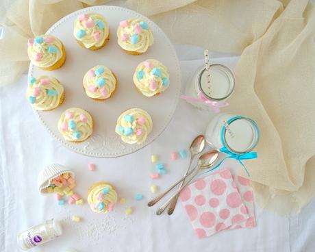 Cupcakes sorpresa de almendra con crema de yuzu - Una galleta, un cuento - Marzo - La Bella durmiente Cupcakes sorpresa de almendra con crema de yuzu - Una galleta, un cuento - Marzo - La Bella durmiente