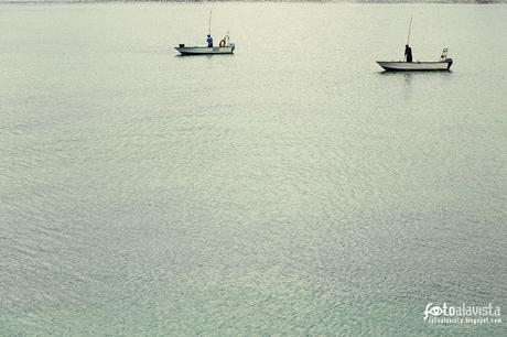 En el mar dos barcas faenan. Fotografía creativa - Fotografía artística