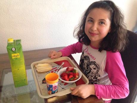 andar, caminar, running, helado, deporte, vacaciones escolares, rutina, foto del día, escribir cuentos, leer libros, lectura, escritura, deberes, diversión, niños, comprar, zapatos, zapatos infantiles, sandalias, zapatop, blog diario, solo yo, blog solo yo, peluches, venta, wallapop, moros y cristianos, Alcoly, zafarrancho, limpieza, ama de casa, biblioteca, album ilustrado, cuentos, libros, 