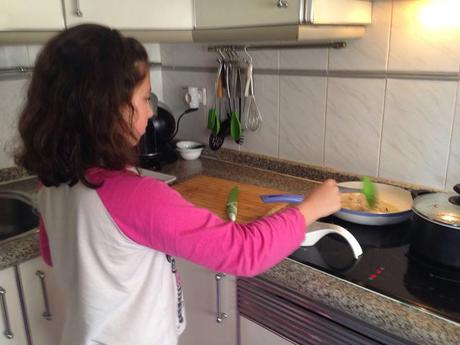 andar, caminar, running, helado, deporte, vacaciones escolares, rutina, foto del día, escribir cuentos, leer libros, lectura, escritura, deberes, diversión, niños, comprar, zapatos, zapatos infantiles, sandalias, zapatop, blog diario, solo yo, blog solo yo, peluches, venta, wallapop, moros y cristianos, Alcoly, zafarrancho, limpieza, ama de casa, biblioteca, album ilustrado, cuentos, libros, 