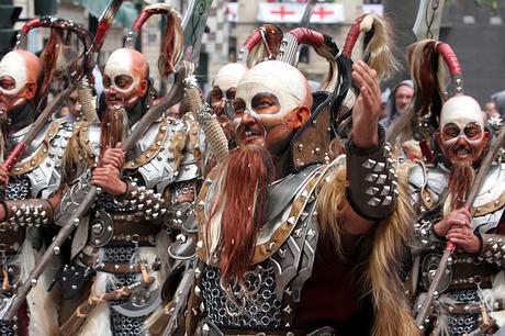 andar, caminar, running, helado, deporte, vacaciones escolares, rutina, foto del día, escribir cuentos, leer libros, lectura, escritura, deberes, diversión, niños, comprar, zapatos, zapatos infantiles, sandalias, zapatop, blog diario, solo yo, blog solo yo, peluches, venta, wallapop, moros y cristianos, Alcoly, zafarrancho, limpieza, ama de casa, biblioteca, album ilustrado, cuentos, libros, 