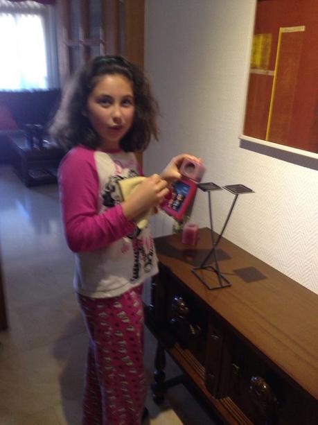 andar, caminar, running, helado, deporte, vacaciones escolares, rutina, foto del día, escribir cuentos, leer libros, lectura, escritura, deberes, diversión, niños, comprar, zapatos, zapatos infantiles, sandalias, zapatop, blog diario, solo yo, blog solo yo, peluches, venta, wallapop, moros y cristianos, Alcoly, zafarrancho, limpieza, ama de casa, biblioteca, album ilustrado, cuentos, libros, 