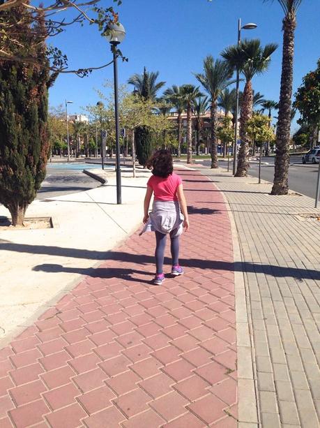 andar, caminar, running, helado, deporte, vacaciones escolares, rutina, foto del día, escribir cuentos, leer libros, lectura, escritura, deberes, diversión, niños, comprar, zapatos, zapatos infantiles, sandalias, zapatop, blog diario, solo yo, blog solo yo, peluches, venta, wallapop, moros y cristianos, Alcoly, zafarrancho, limpieza, ama de casa, biblioteca, album ilustrado, cuentos, libros, 