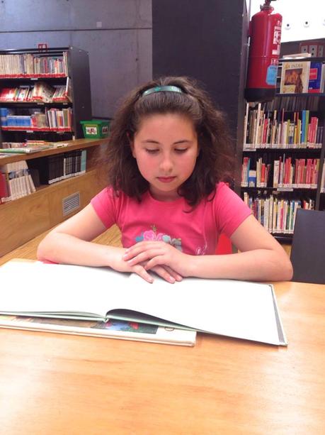 andar, caminar, running, helado, deporte, vacaciones escolares, rutina, foto del día, escribir cuentos, leer libros, lectura, escritura, deberes, diversión, niños, comprar, zapatos, zapatos infantiles, sandalias, zapatop, blog diario, solo yo, blog solo yo, peluches, venta, wallapop, moros y cristianos, Alcoly, zafarrancho, limpieza, ama de casa, biblioteca, album ilustrado, cuentos, libros, 