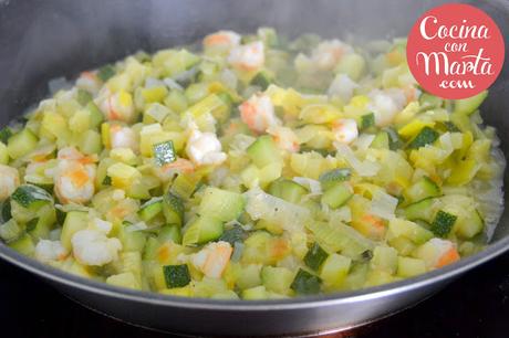 Gratinado de calabacín, gambas o langostinos, cebolla o ajo puerro, receta, gratén, cocina con marta, fácil, rápido, dieta, light, verduras, gratinadas