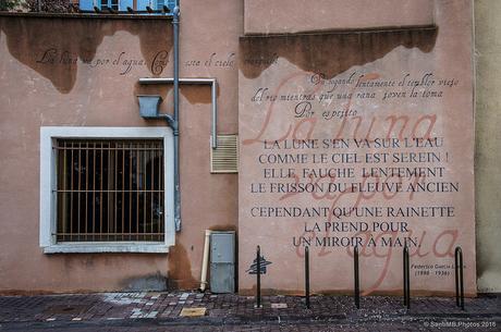 La luna va por el agua