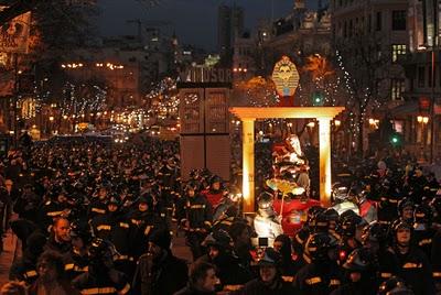 Los bomberos madrileños parodian al alcalde.