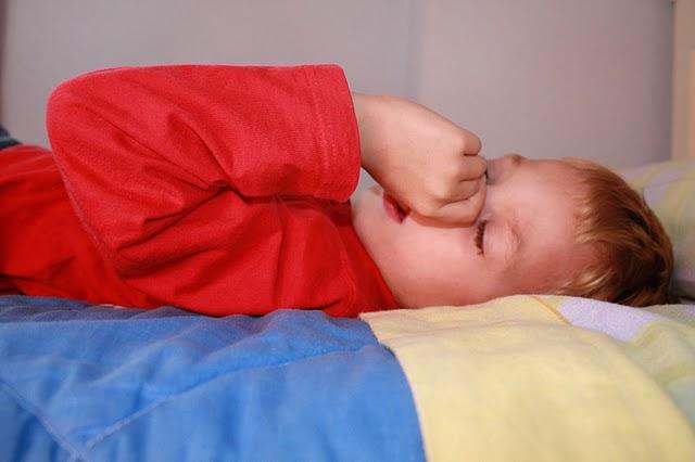 COME Y DUERME LO ESTRICTAMENTE NECESARIO