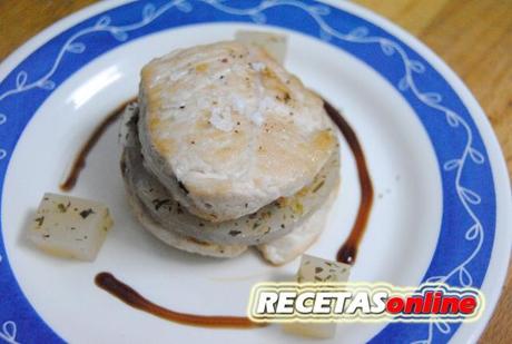 Supremas de pavo con gelee de caldo de ave a las finas hierbas - Recetas de cocina RECETASonline