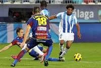 El Málaga saca la cabeza