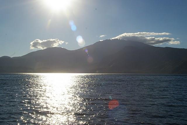 Lago de Coatepeque, calma transparente