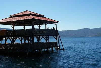 Lago de Coatepeque, calma transparente