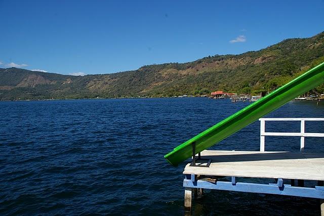 Lago de Coatepeque, calma transparente