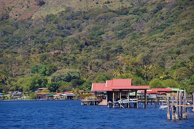 Lago de Coatepeque, calma transparente