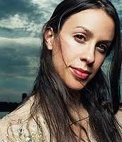 Alanis Morissette, madre primeriza con 36 años