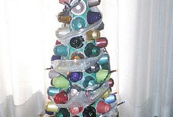 El árbol de navidad de cápsulas de Nespresso de Louise - Paperblog