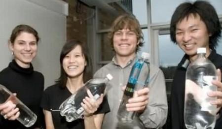 Estudiantes de UW desarrollan un sistema de purificacion del agua de bajo costo con energia solar