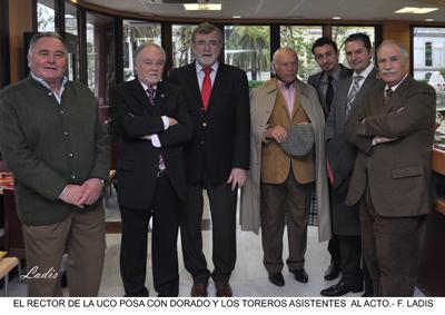 EL CRITICO TAURINO ANDRÉS DORADO RECIBE DE MANOS DEL RECTOR DE LA UCO EL PREMIO “TARIK DE IMPERIO”