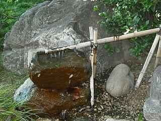 He recorrido un largo camino,el frío penetra mi ropa gast...