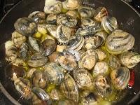 Almejas al ajillo