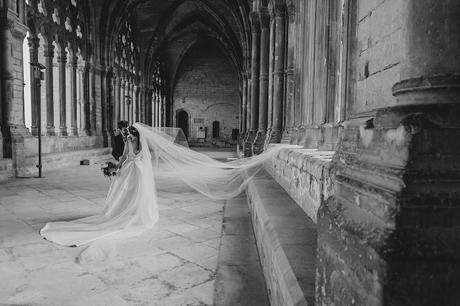 LAIA y  EDGAR: UNA ELEGANTE BODA CON CHISTERA