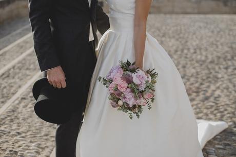 LAIA y  EDGAR: UNA ELEGANTE BODA CON CHISTERA