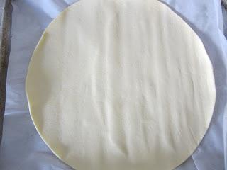 CRESTA GIGANTE DE MANZANA, CANELA Y SEMILLAS DE SÉSAMO AL JENGIBRE.