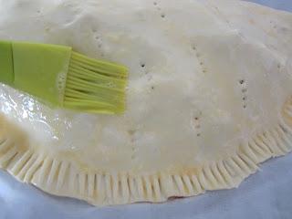 CRESTA GIGANTE DE MANZANA, CANELA Y SEMILLAS DE SÉSAMO AL JENGIBRE.