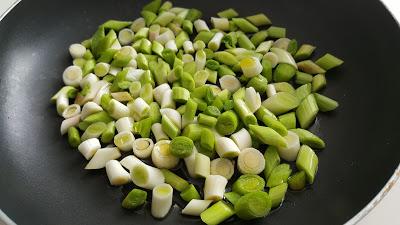 CANASTILLAS DE PAN DE MOLDE CON REVUELTO DE AJETES