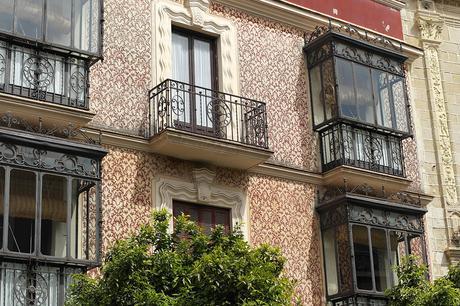 BLACK & WHITE BLACK & WHITE