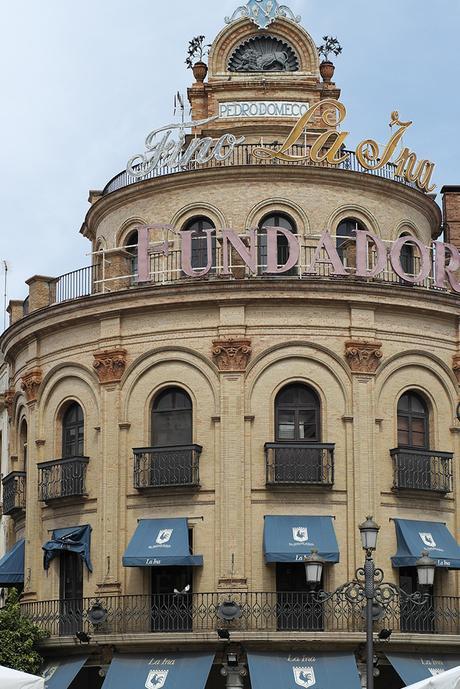 BLACK & WHITE BLACK & WHITE