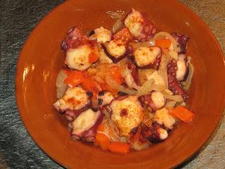 PULPO ENCEBOLLADO