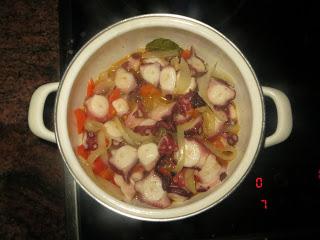 PULPO ENCEBOLLADO
