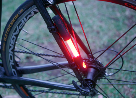 Fibre Flare Cyclops, combo de sistema de iluminación para seguridad en fibra óptica y LED que puedes montar en vaina o tija de sillín