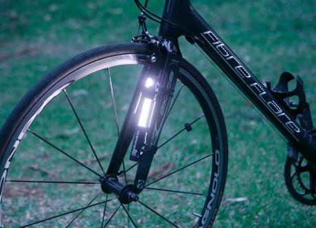 Fibre Flare Cyclops, combo de sistema de iluminación para seguridad en fibra óptica y LED que puedes montar en vaina o tija de sillín Fibre Flare Cyclops, combo de sistema de iluminación para seguridad en fibra óptica y LED que puedes montar en vaina o tija de sillín